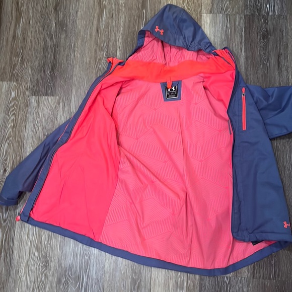Under armour winter jacket. Water resistant.  Girls XL.  Can be worn as XS women - Picture 4 of 7
